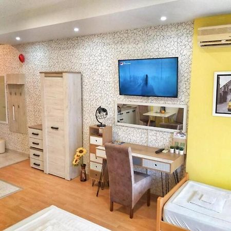 Yellow Diamond Nis Ngoại thất bức ảnh
